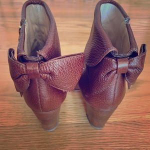 Kate Spade Cognac booties with bow detail